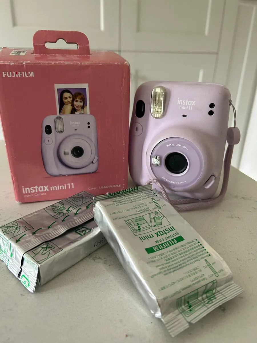 Instax Mini 11 Camera with 20 Poloroid - Image 1