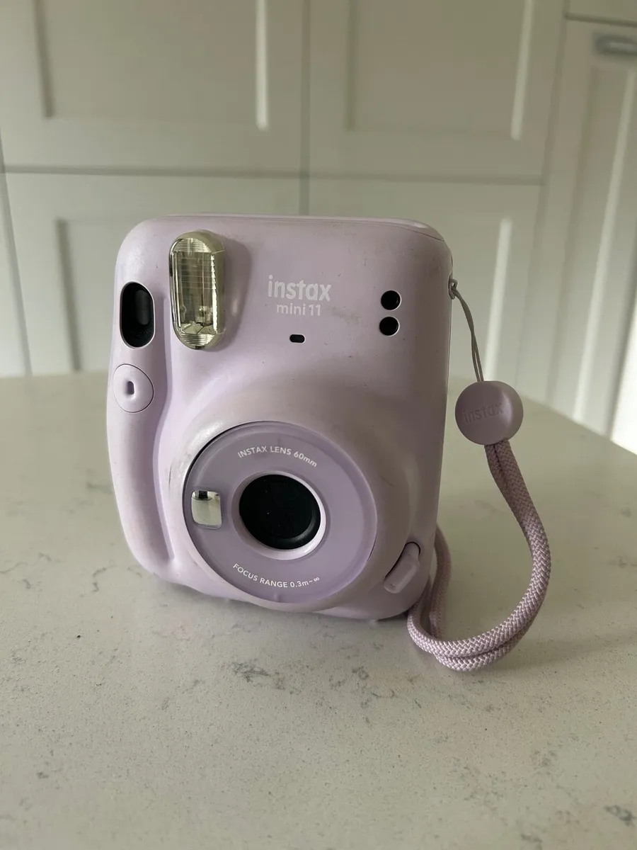 Instax Mini 11 Camera with 20 Poloroid - Image 2
