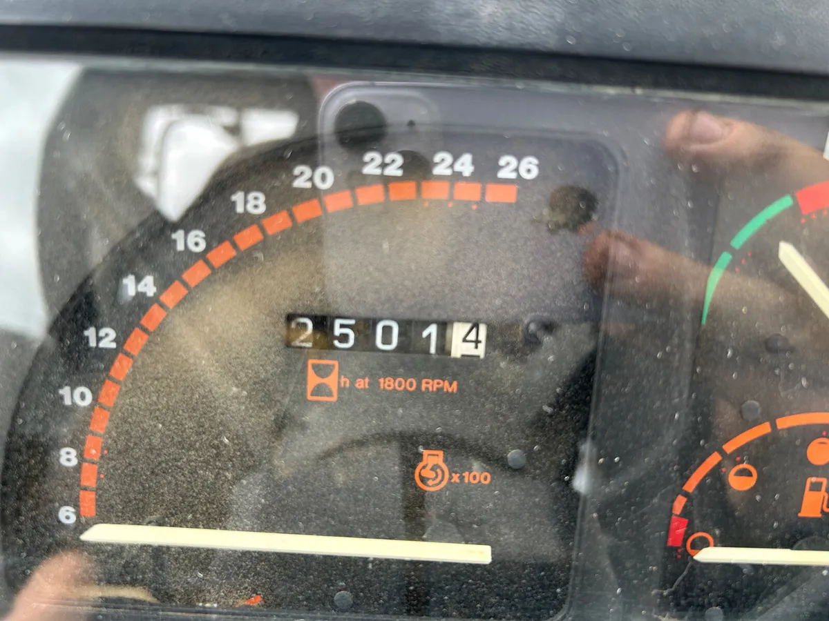 1992 Massey Ferguson 365 2wd - Image 2