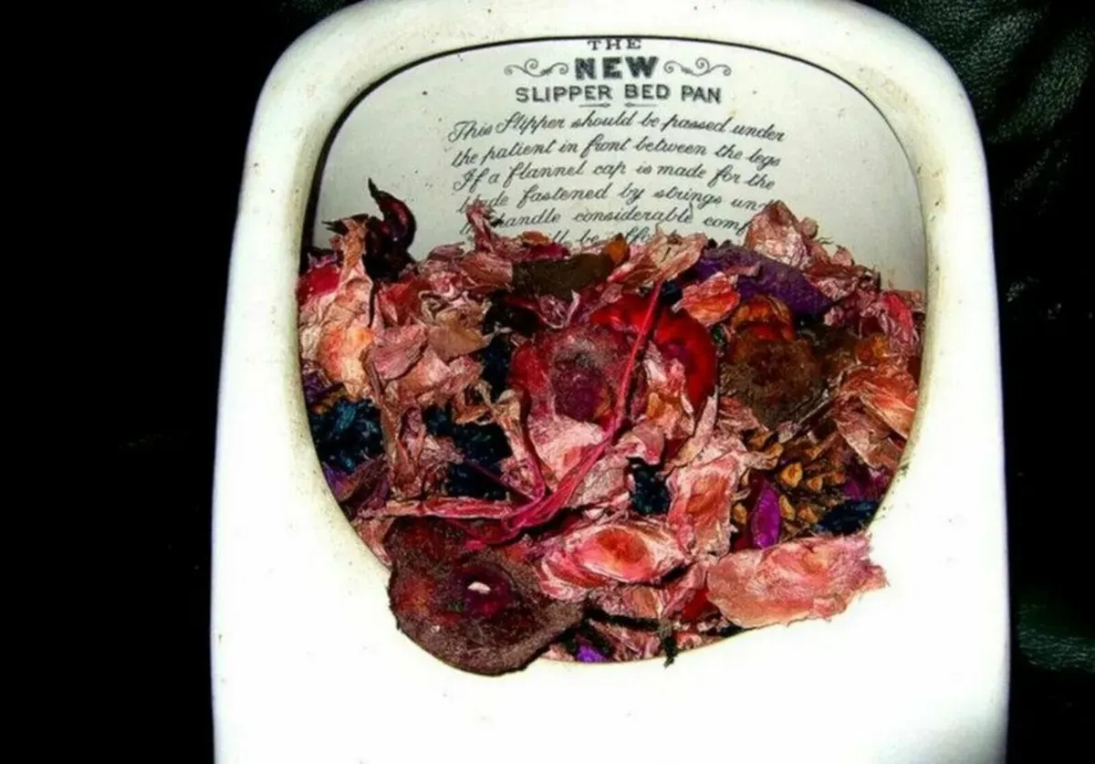 Authentic Vintage Bedpan - Image 4