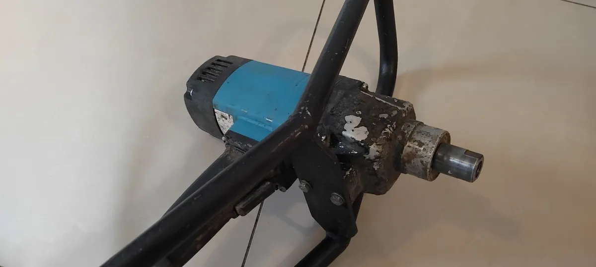 Makita UT120 Paddle Mixer 110v - Image 2