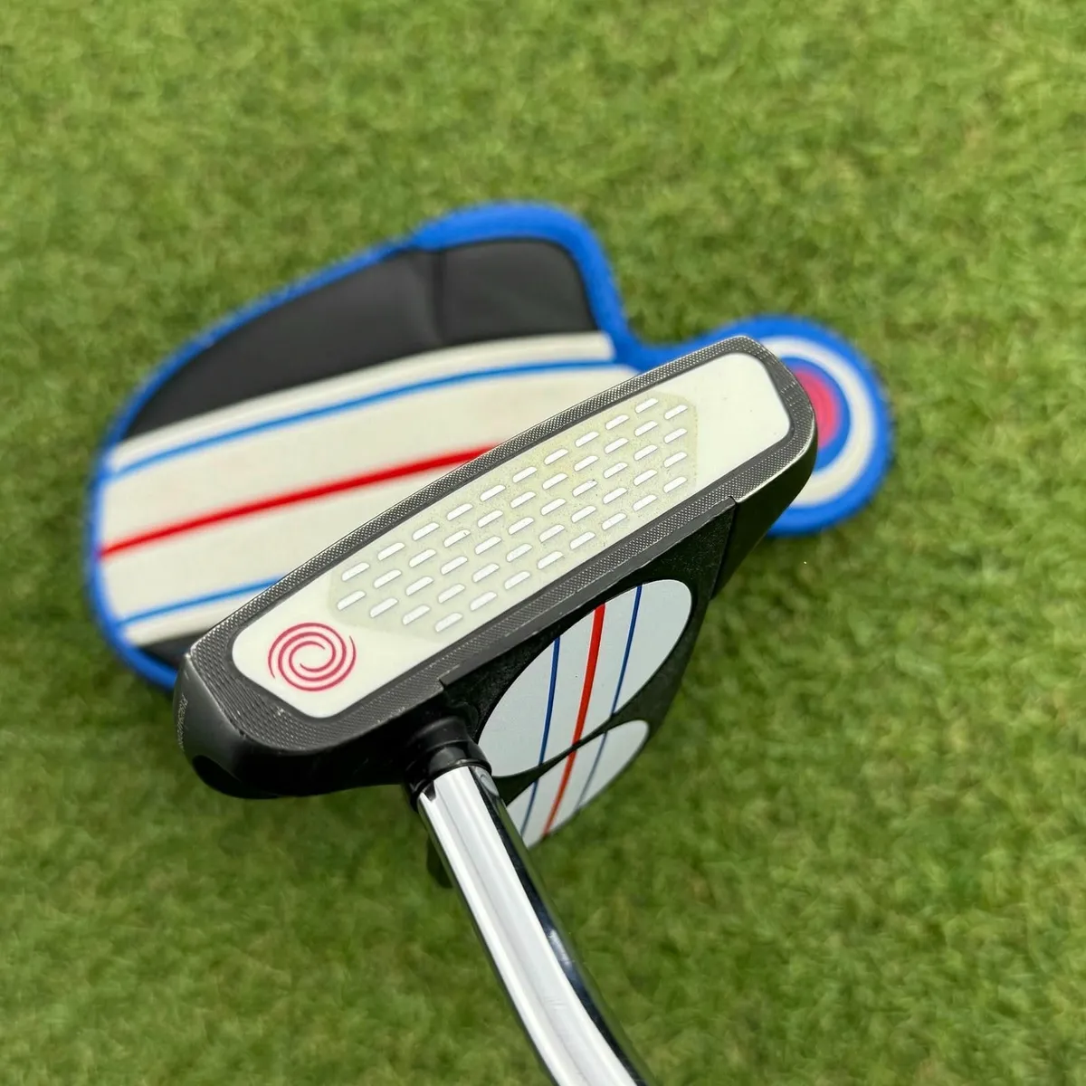 Odyssey Triple Track 2-Ball Putter / 33″ - Image 3