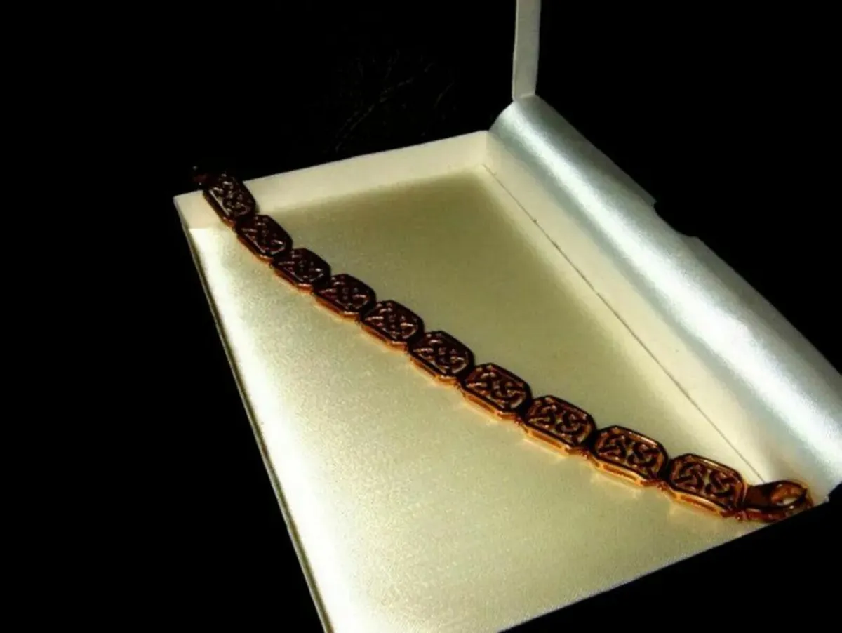 Vintage Hallmarked 9ct Gold Celtic Bracelet - Image 2