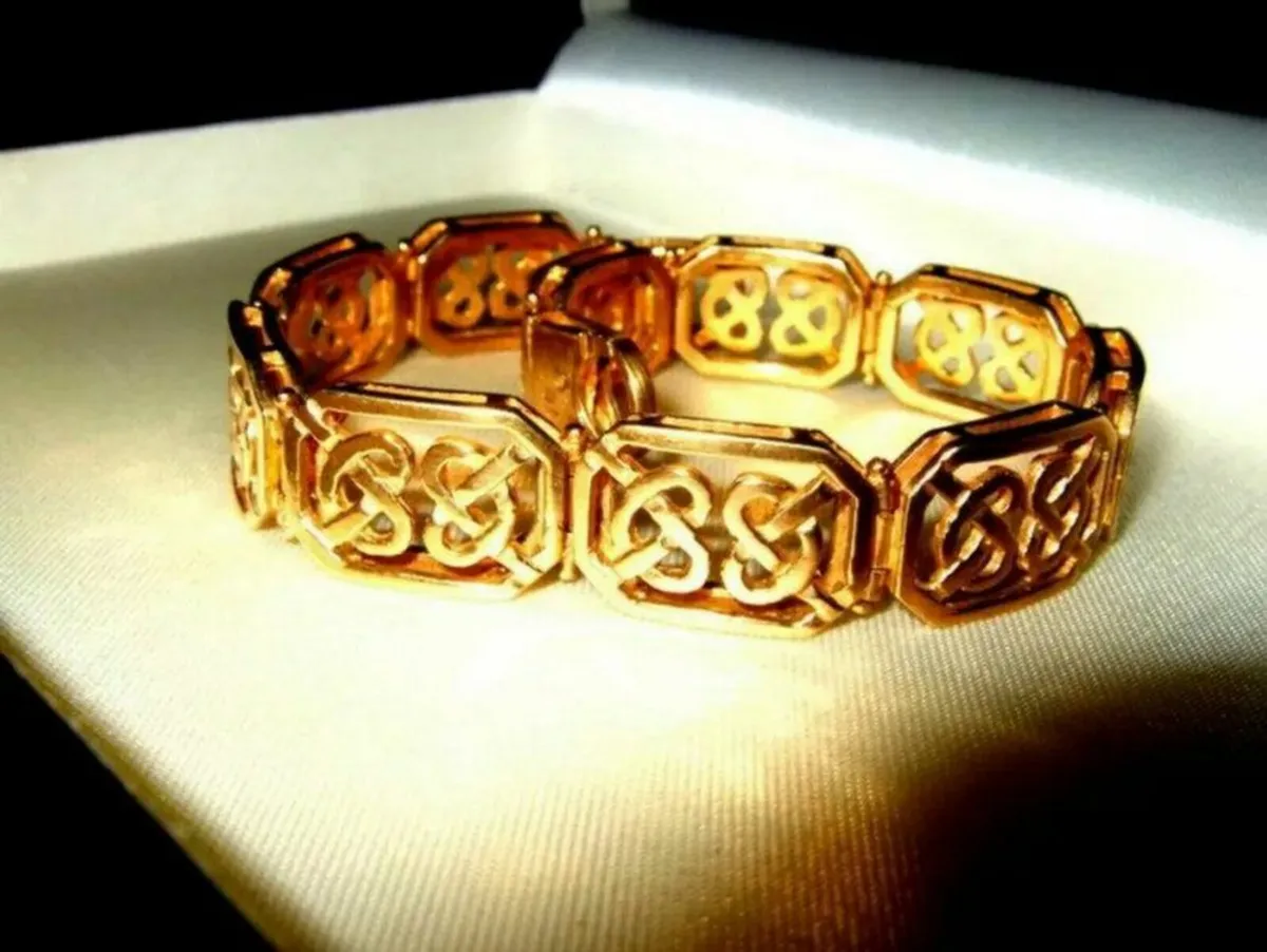 Vintage Hallmarked 9ct Gold Celtic Bracelet - Image 3