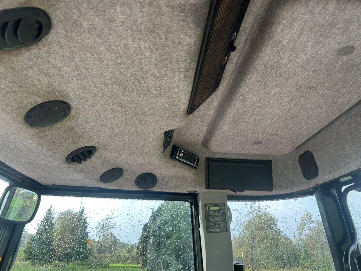 2004 Massey Ferguson 6465 - Image 2