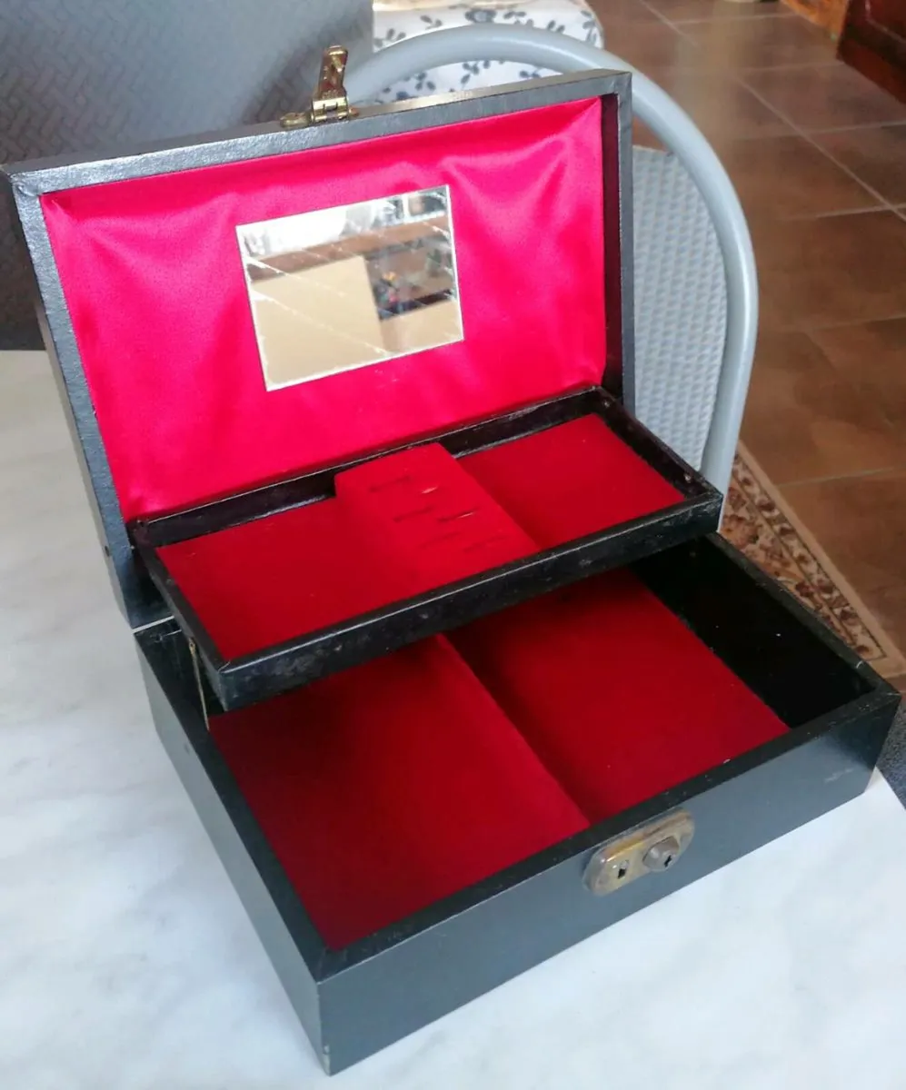 Vintage Jewellery Box - Image 1