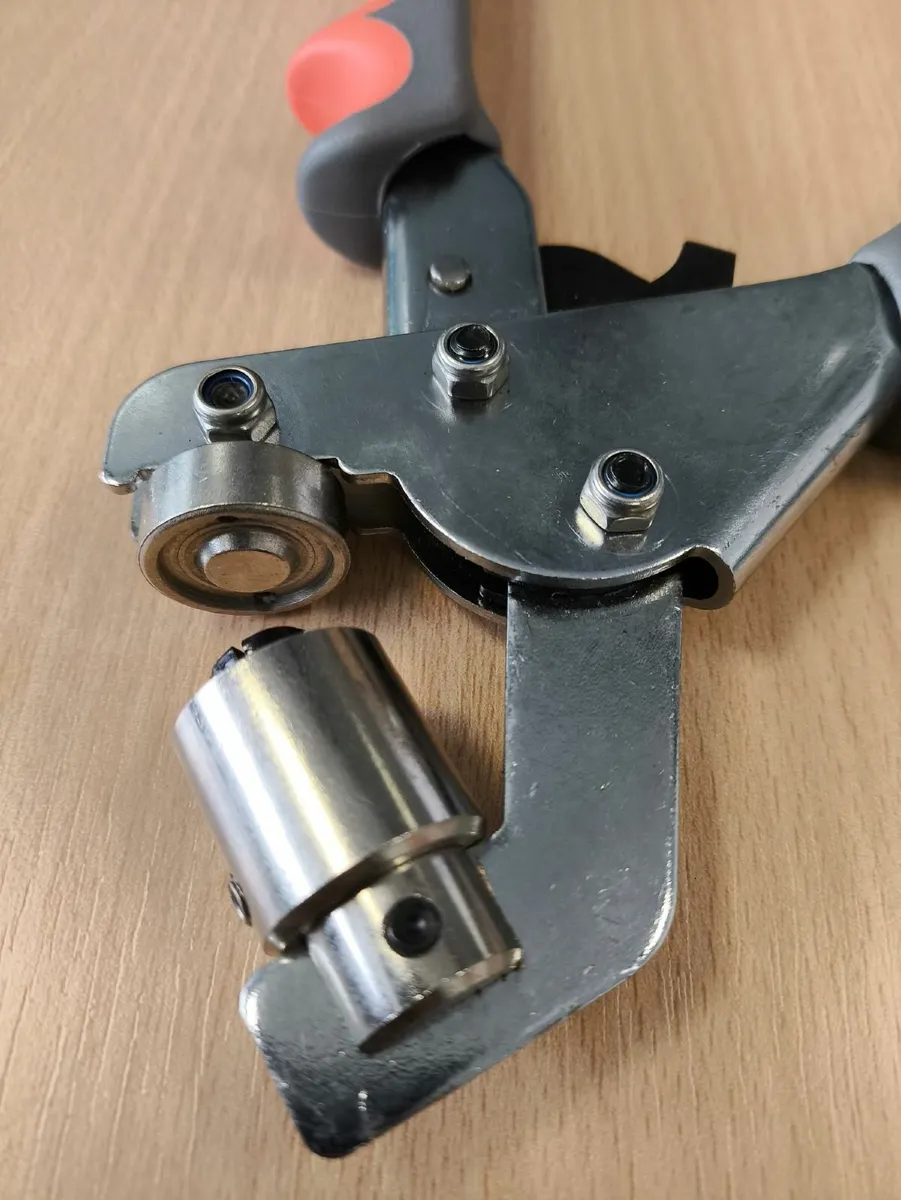 Grommet Eyelet Pliers works only with 10mm eyelets - Image 2