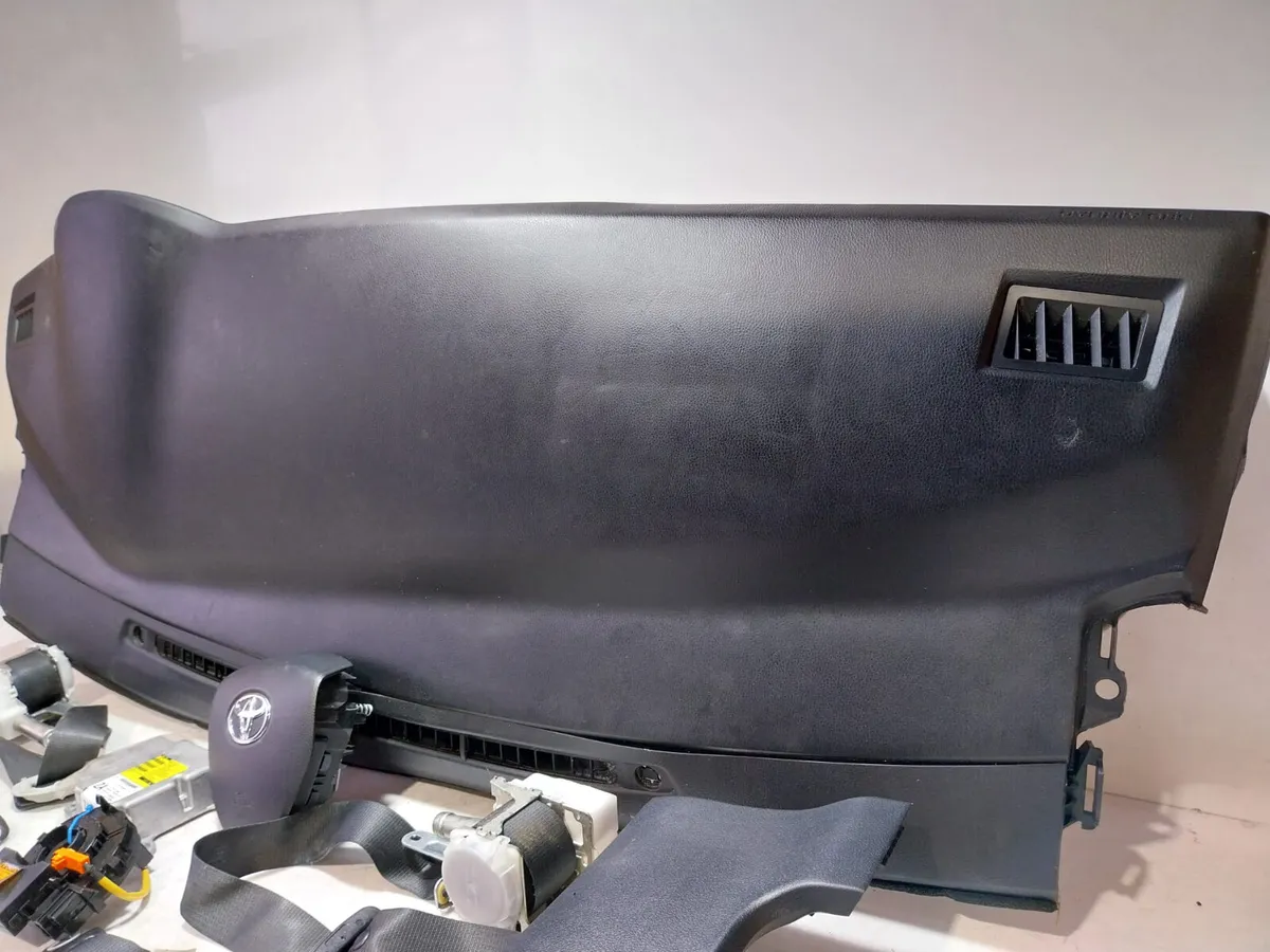 2014 Toyota Auris Airbag Set - Image 3