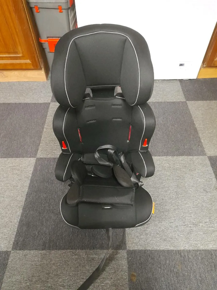 Child's car seat AGE 2-5 - Image 1