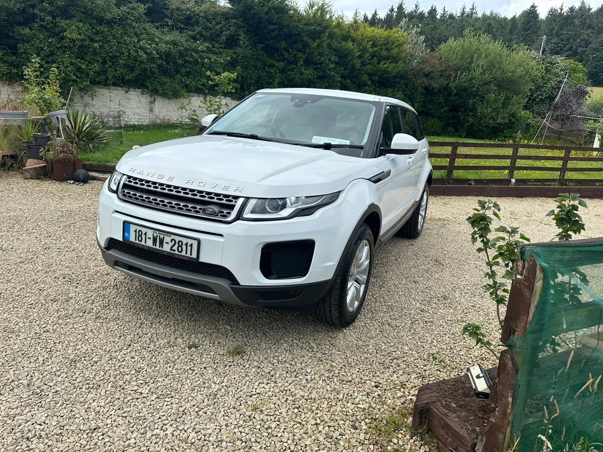 Land Rover Evogue 2018 like new - Image 2