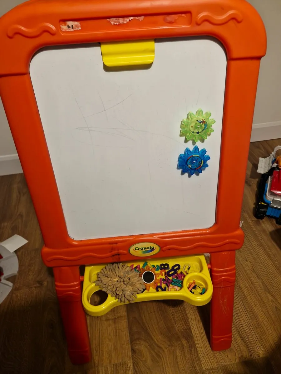 Crayons easel 2 in 1 chalkboard and magnetic - Image 2