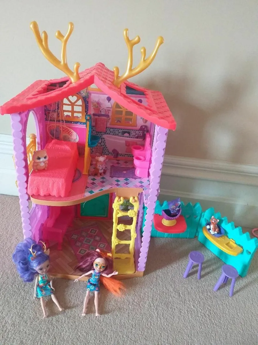 Enchantamils Dolls House