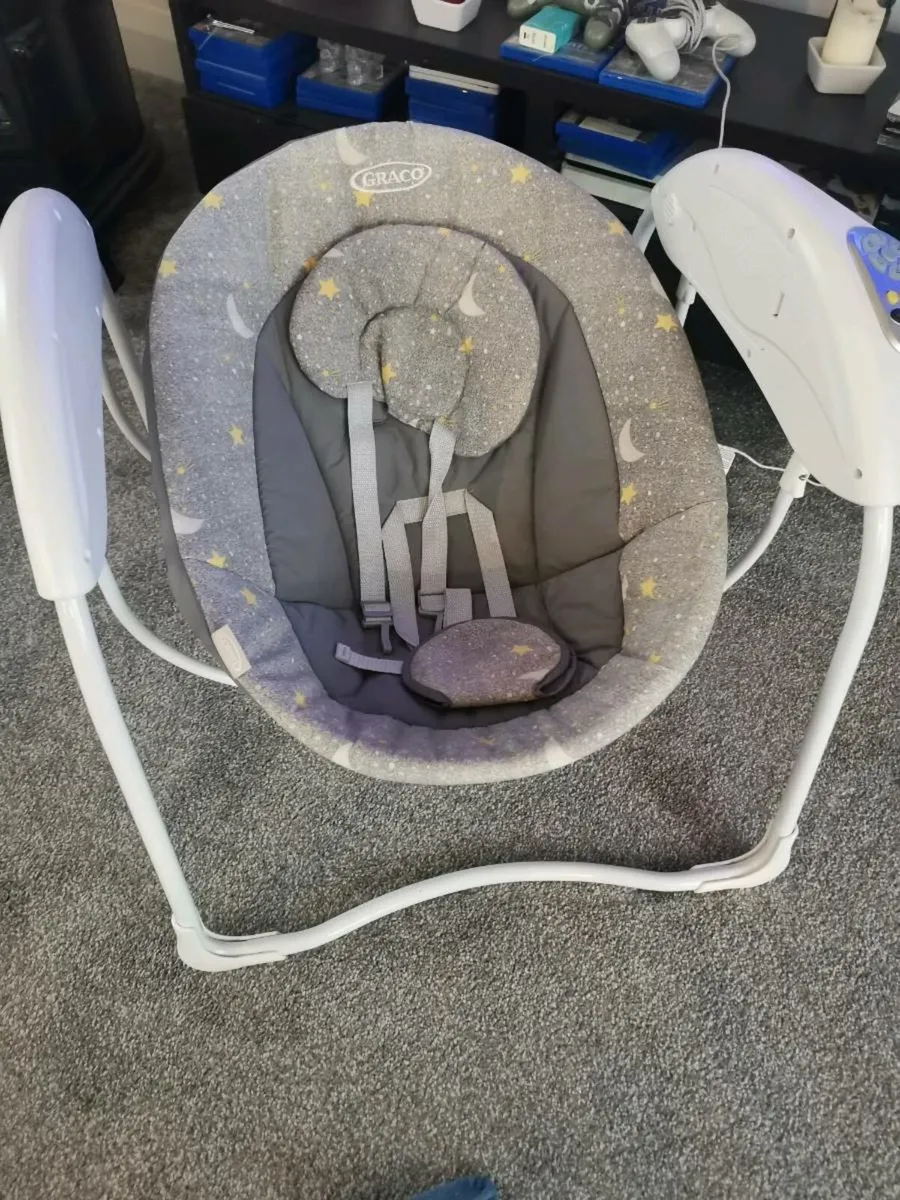 Baby swing - Image 1