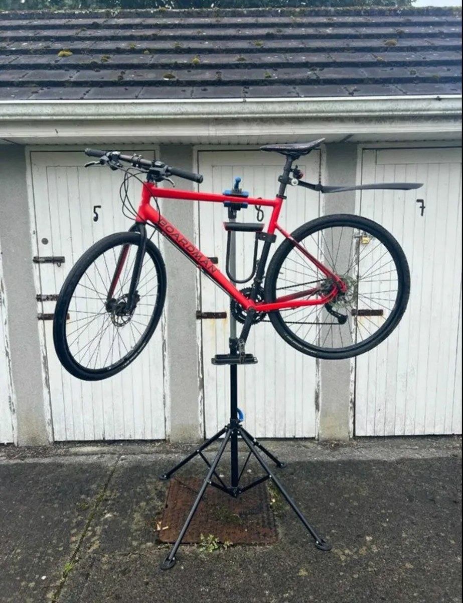 Bike Boardman Hyb 8.6 + Lock, Stand Perfect Bundle - Image 1