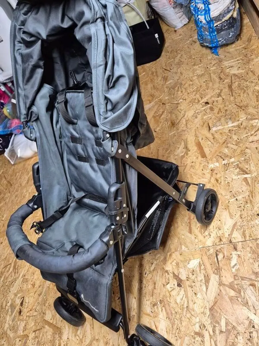 lightweight bebe confort travel stroller. - Image 1