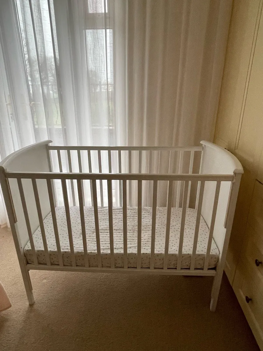 Baby cot and travel cot. - Image 2
