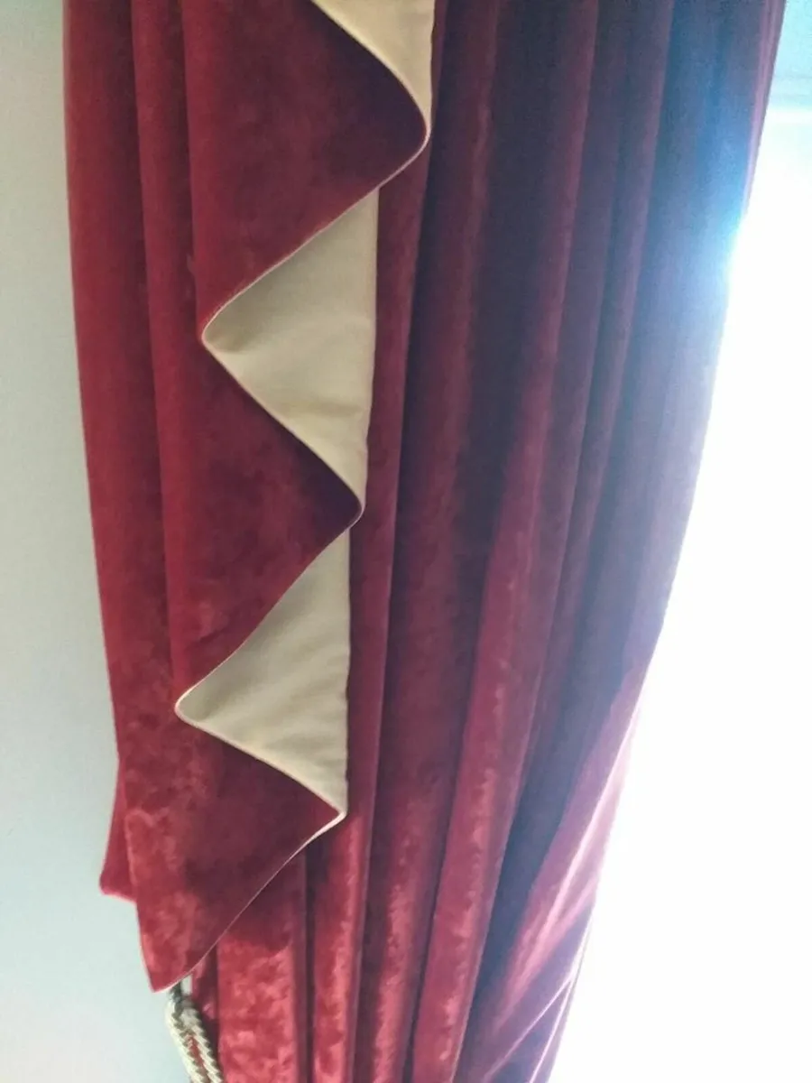 CURTAINS - Image 3