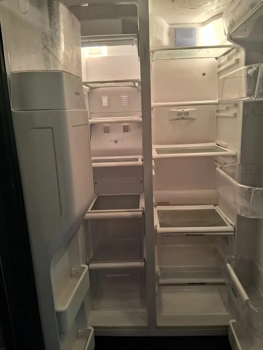 WHIRLPOOL AMERICAN FRIDGE AND FREEZER - Image 4