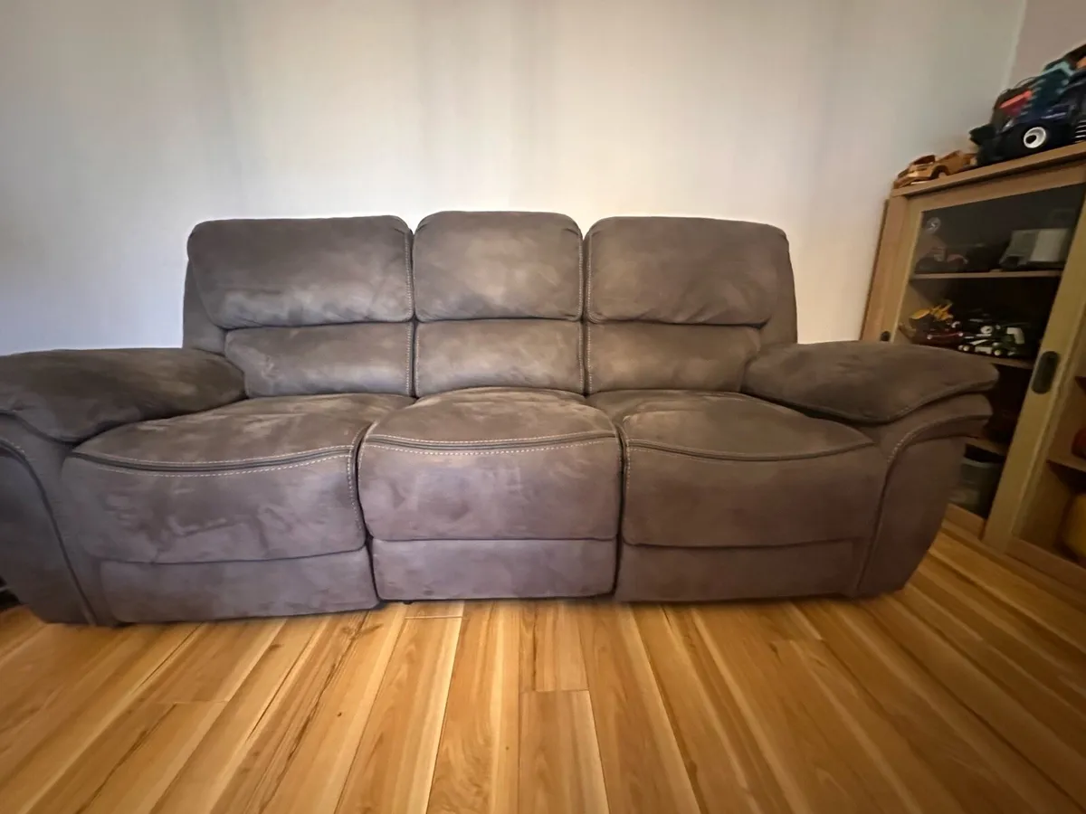 Three seater couch - Image 1