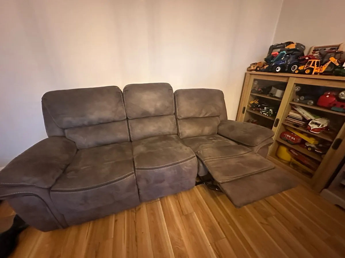 Three seater couch - Image 3