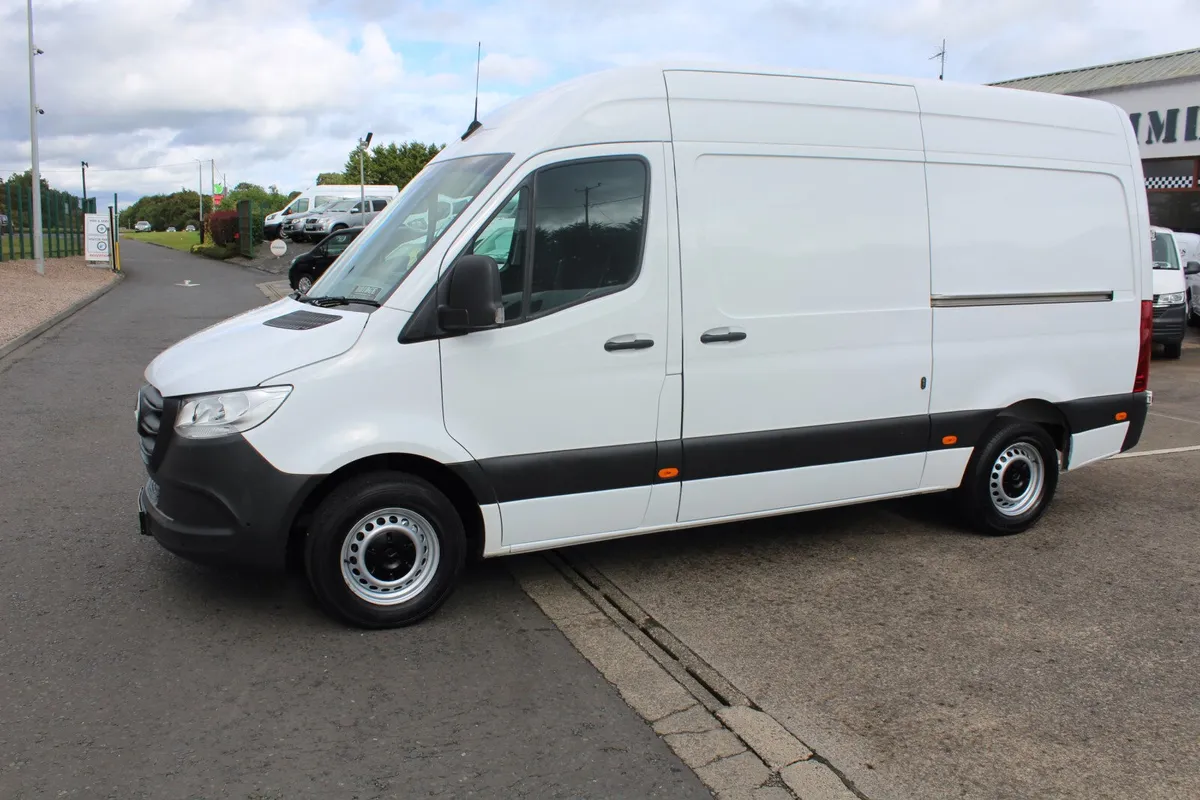 2021 Mercedes-Benz Sprinter 315 L2H2 RWD 7000kgs - Image 3