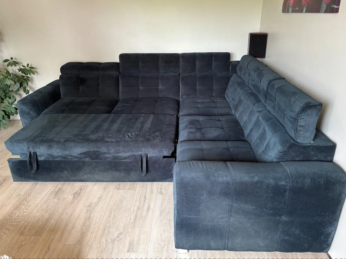 Couch - Image 2