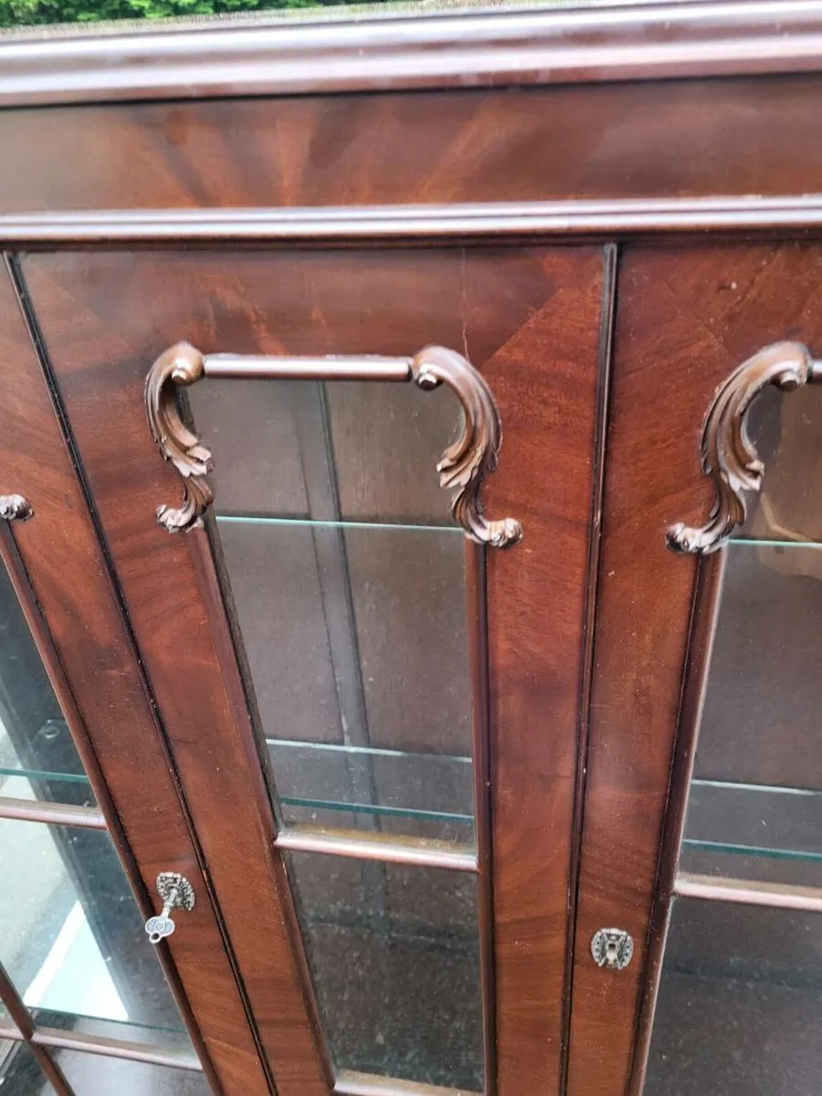 Lovely China Display Cabinet - Image 3