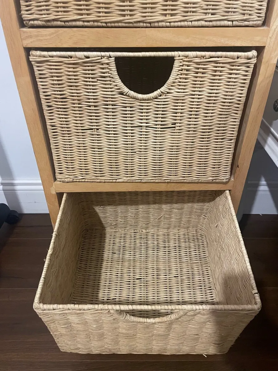 Wicker chest of drawers - Image 2