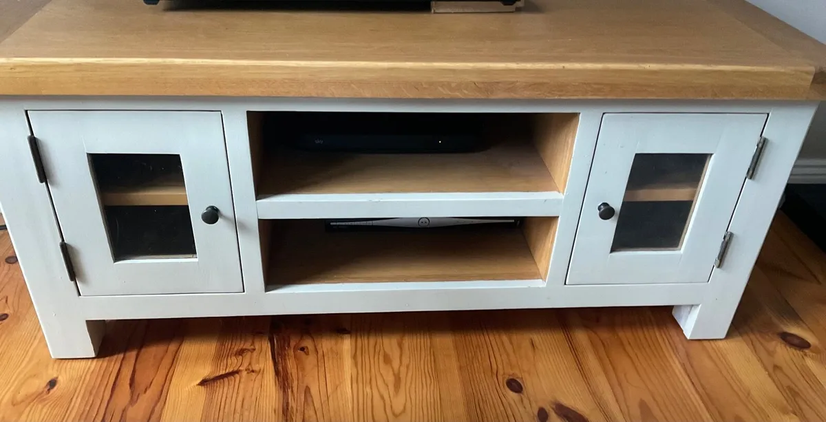 Solid oak tv cabinet - Image 1