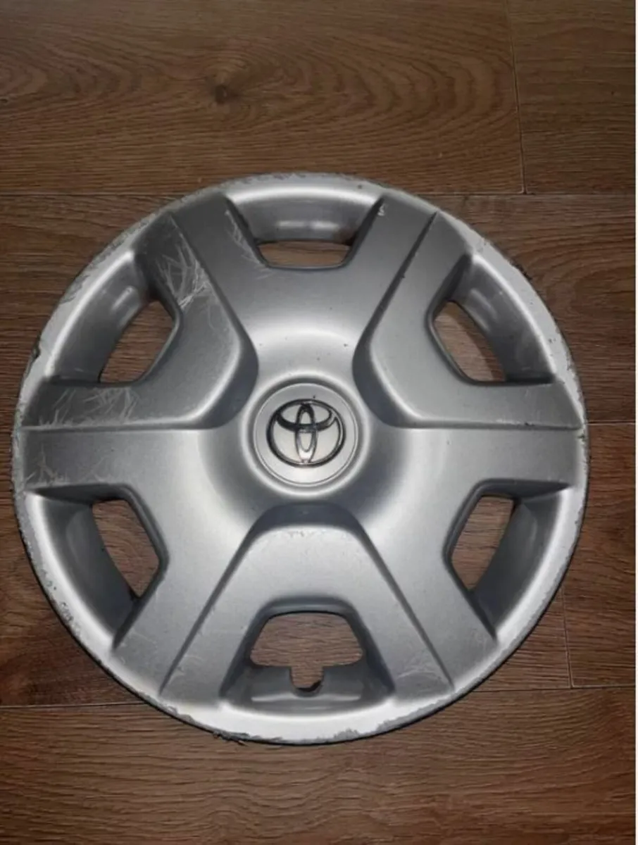4 x Genuine Toyota Yaris 14'' Hubcap Wheel Trims - Image 3