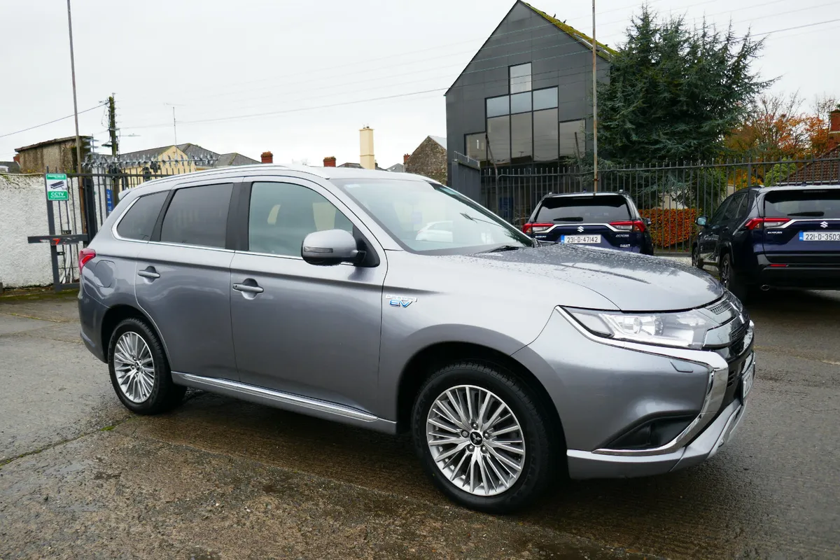 202, MITSUBISHI OUTLANDER PHEV 2.4 DYNAMICS 221 - Image 2