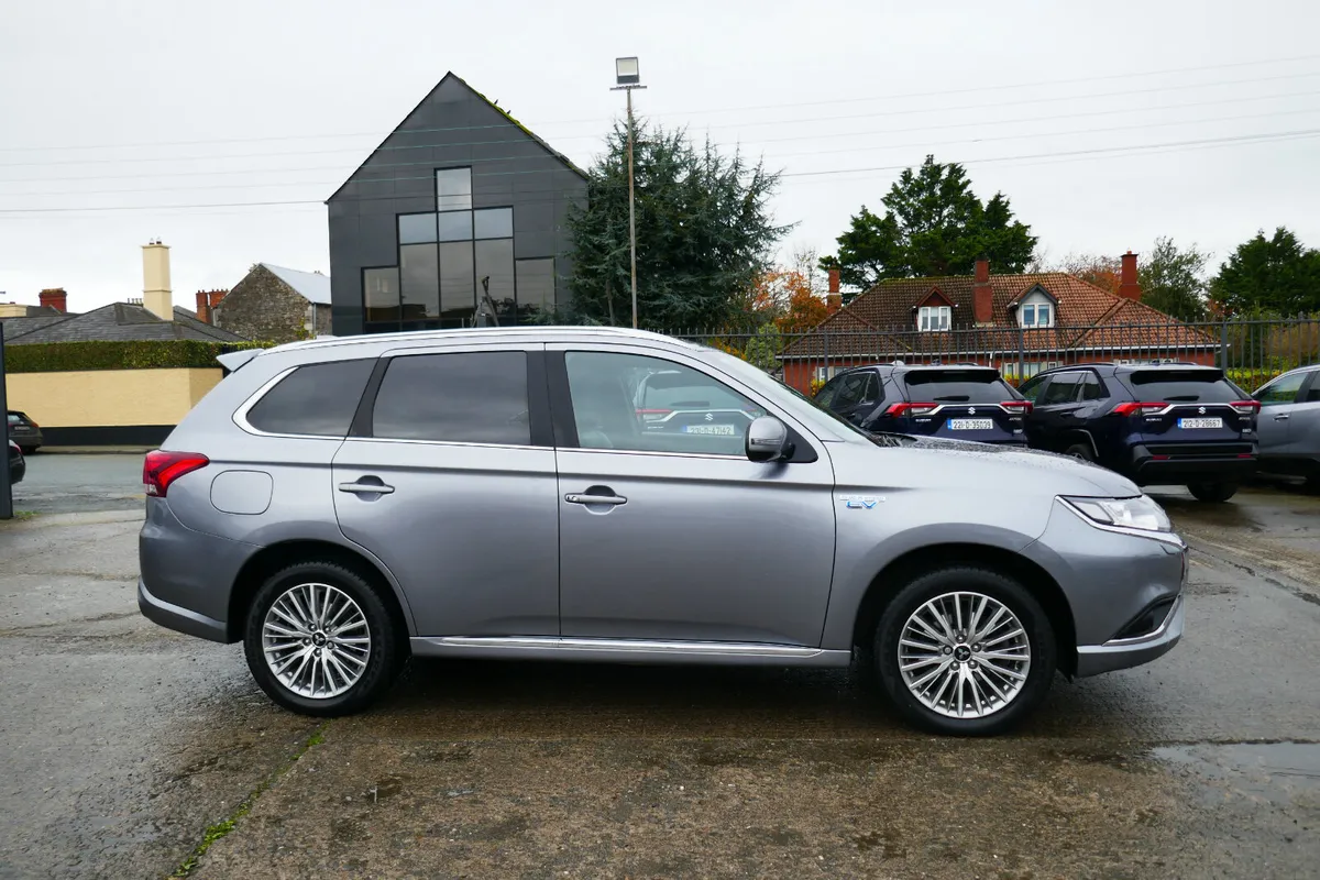 202, MITSUBISHI OUTLANDER PHEV 2.4 DYNAMICS 221 - Image 3
