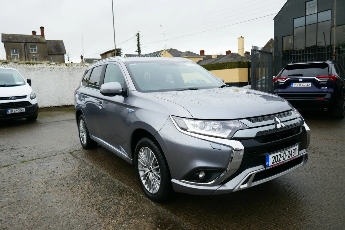 202, MITSUBISHI OUTLANDER PHEV 2.4 DYNAMICS 221 - Image 1