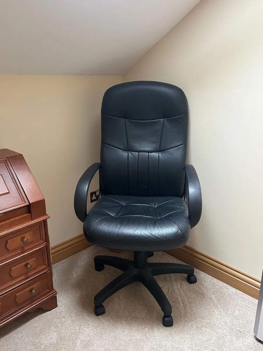 Office Chair - Fully adjustable and Swivel