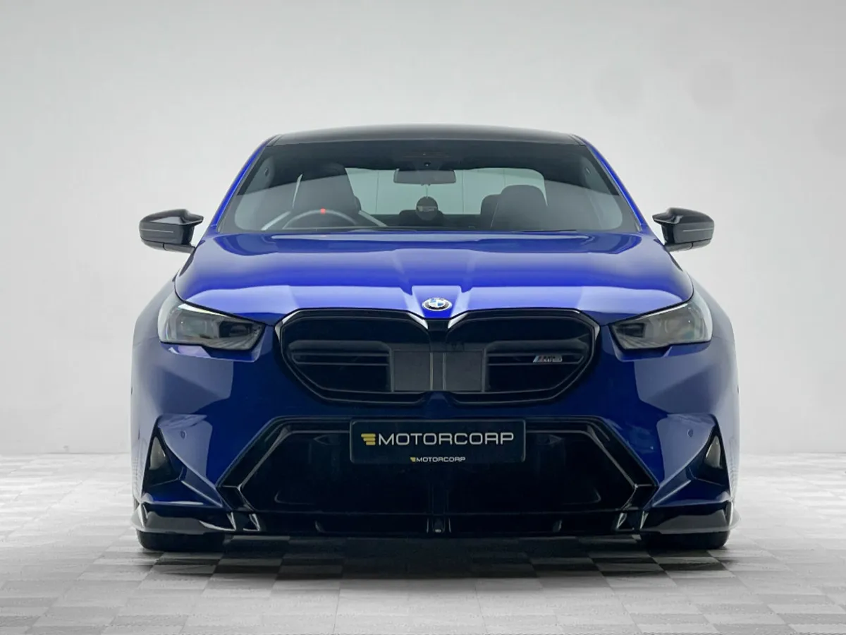 BMW M5 M5 4.4 PHEV 727HP MARINA BAY - Image 2