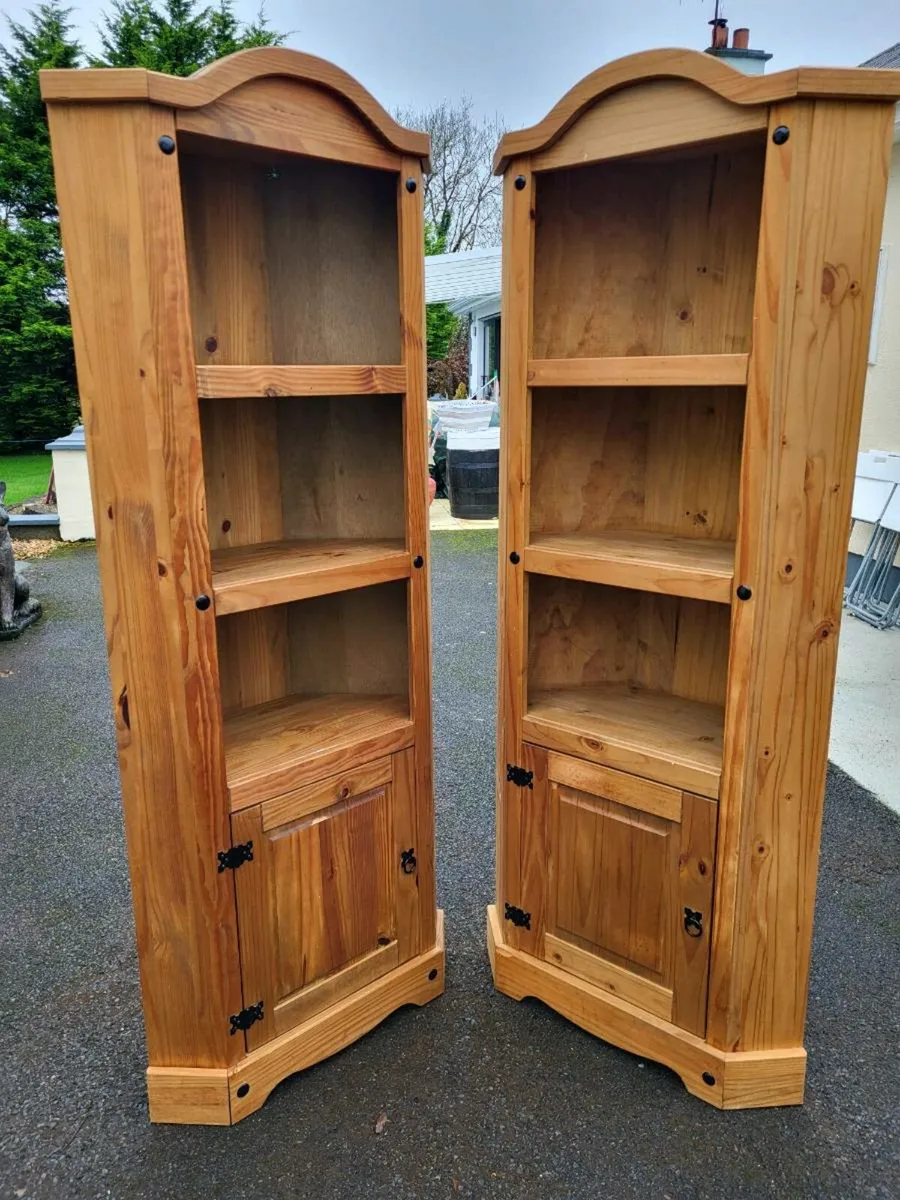 Pair of Mexican pine corner units - Image 1