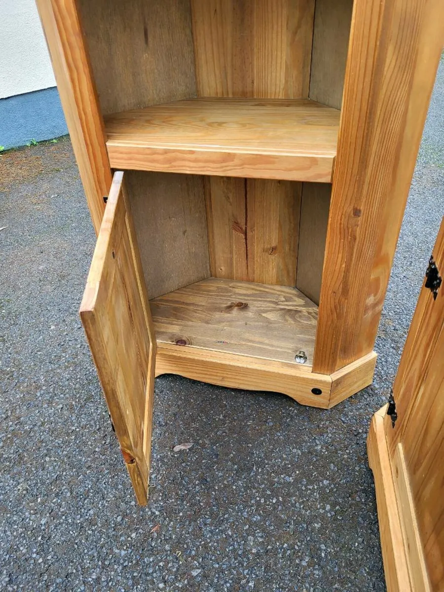 Pair of Mexican pine corner units - Image 3