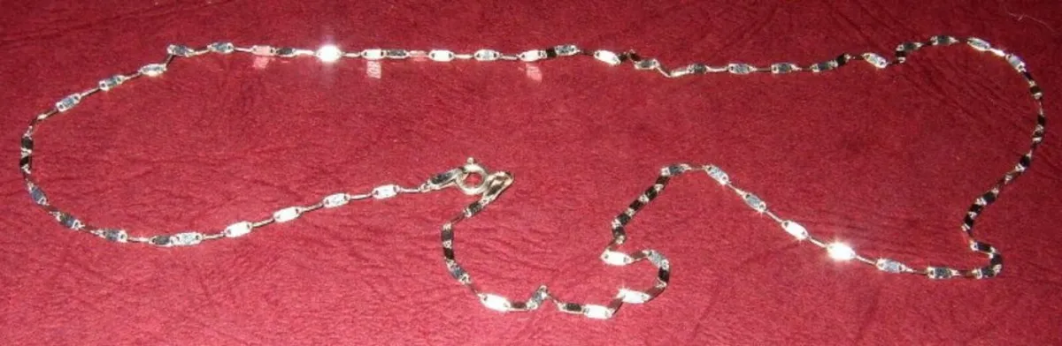 Vintage Hallmarked 9ct White Gold Necklace - Image 2