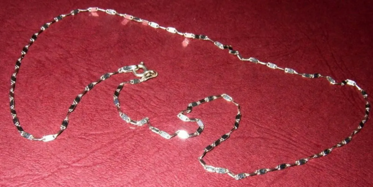 Vintage Hallmarked 9ct White Gold Necklace - Image 3