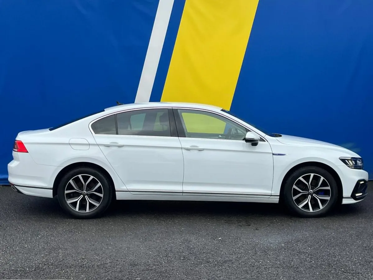 Volkswagen Passat GTE 1.4 PLUG-IN HYBRID AUTO // L - Image 2