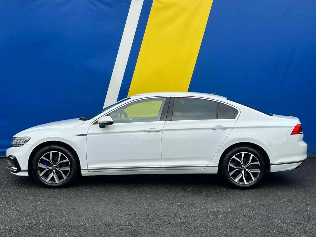 Volkswagen Passat GTE 1.4 PLUG-IN HYBRID AUTO // L - Image 3