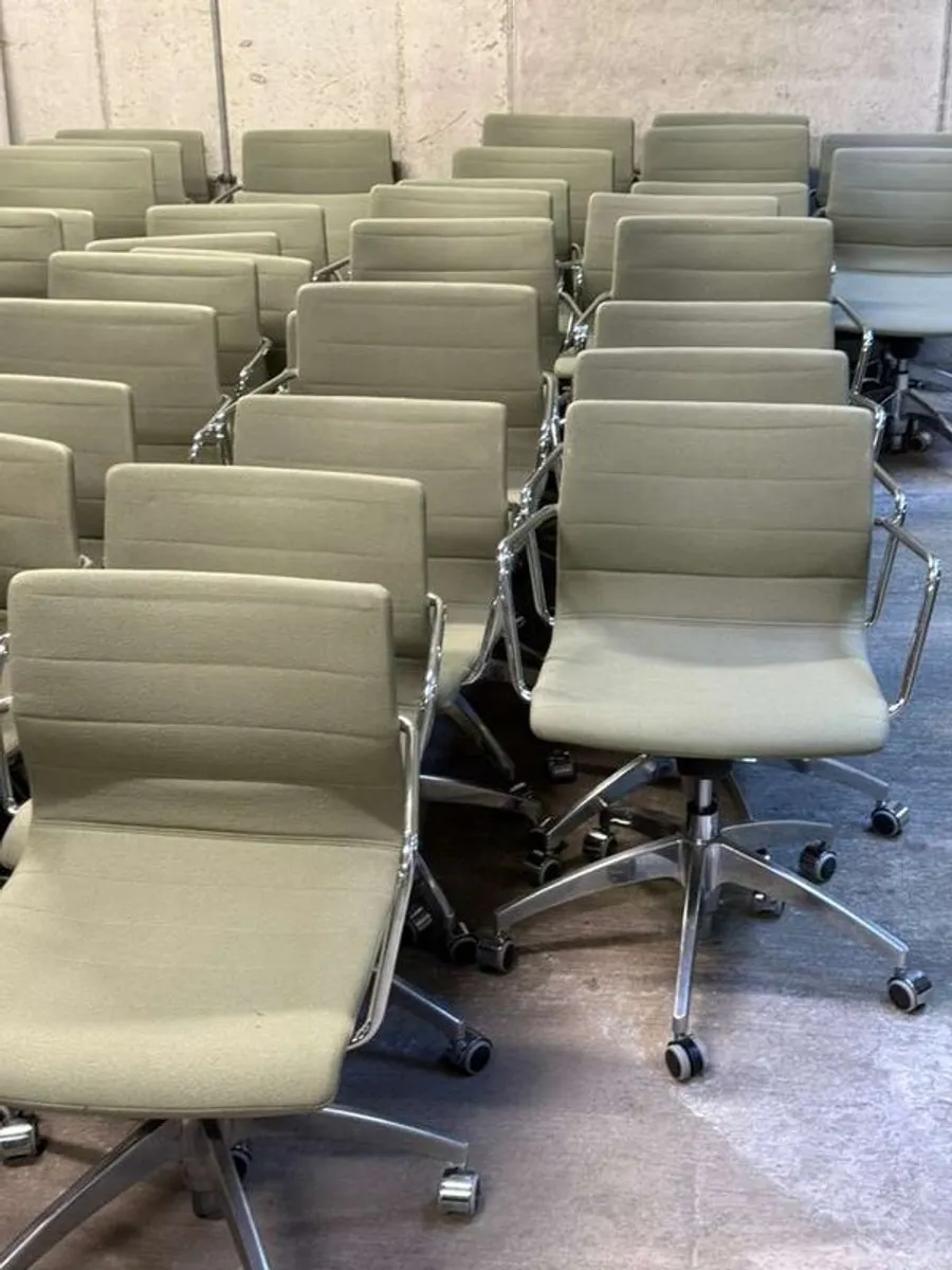 Swivel office chairs - Image 1