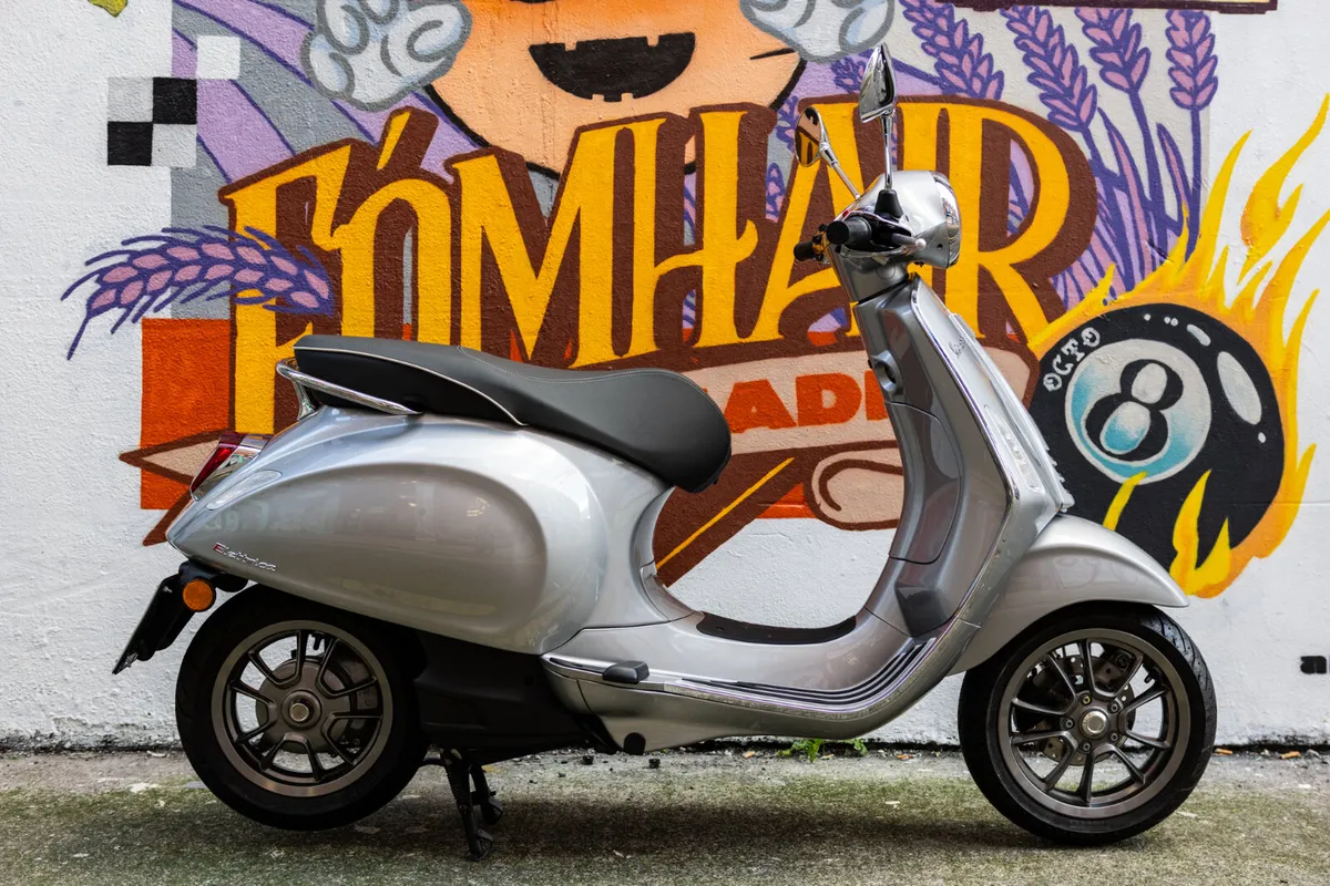 Vespa Elettricia 70 - Image 2