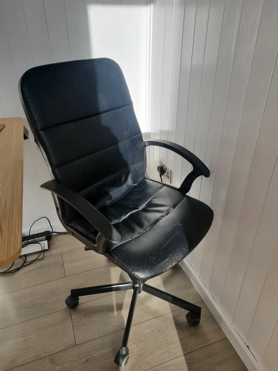 Office chair - Image 1