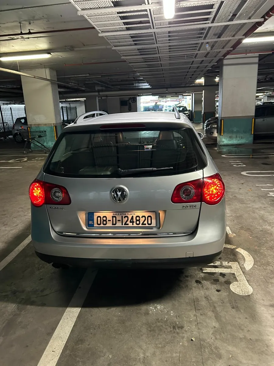 Volkswagen Passat 2008 - Image 2