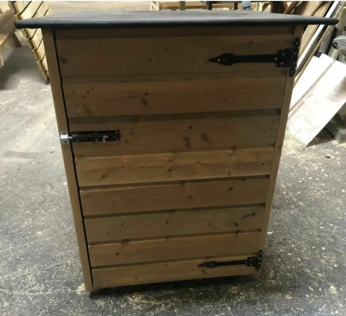 Outdoor log store- fuel storage - Image 1
