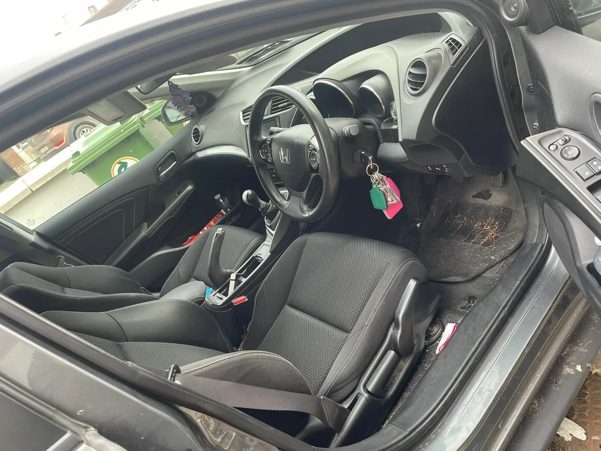 Honda Civic 2016 - Image 2