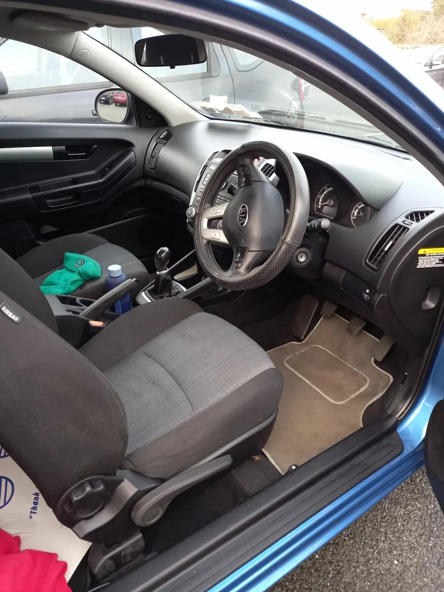 Kia Ceed 2010 - Image 2