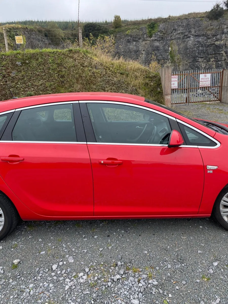 2014 Vauxhall Astra 1.6L Petrol - Image 2