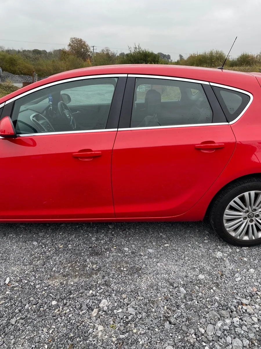 2014 Vauxhall Astra 1.6L Petrol - Image 4
